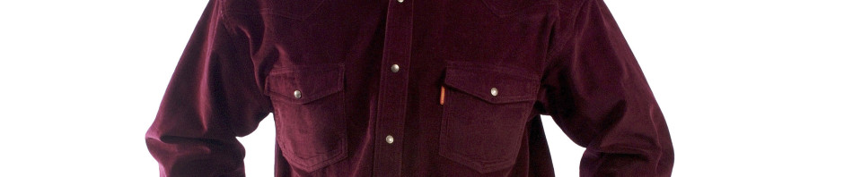 Рубашка бордового цвета, на кнопках с двумя накладными карманами