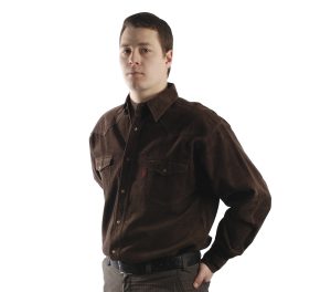 Рубашка коричневого цвета на кнопках с двумя накладными карманам