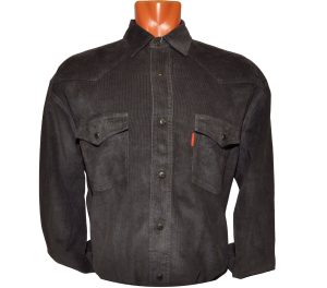 Рубашка серого цвета, на кнопках с двумя накладными карманами
