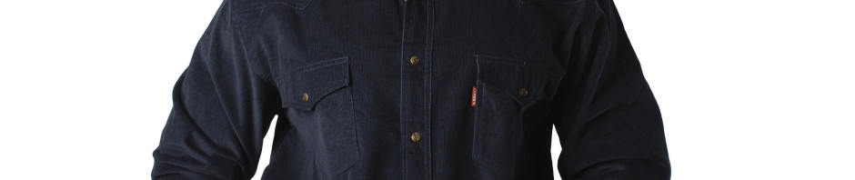 Рубашка синего цвета, на кнопках с двумя накладными карманами и клапанами.