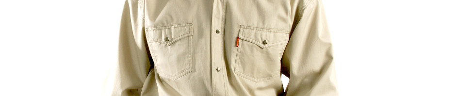 Джинсовая рубашка с длинным рукавом бежевого цвета.   Размер от 46-48