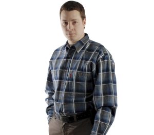 Мужская рубашка большого размера в крупную синего цвета клетку. Модель длинный рукав с двумя большими карманами свободного кроя.
