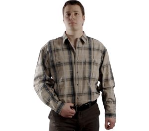 Мужская рубашка в крупную бежевую клетку.  Плотный материал, Модель длинный рукав с двумя большими карманами свободного кроя.