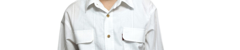 Подростковая  рубашка с длинным рукавомбелого цвета . Модель 
