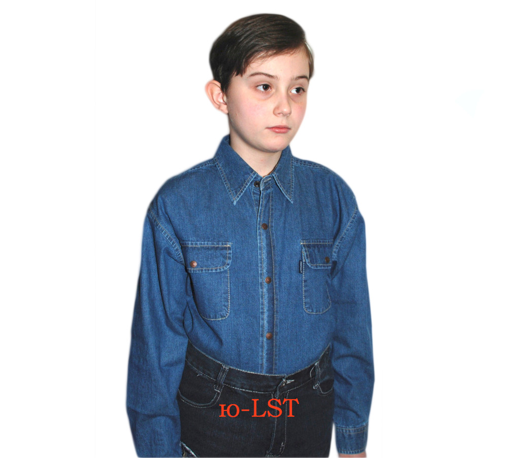 Подростковая джинсовая рубашка синего цвета с длинным рукавом.