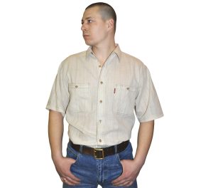 Рубашка с коротким рукавом бежевого цвета с прострочками.  Размер от 46
