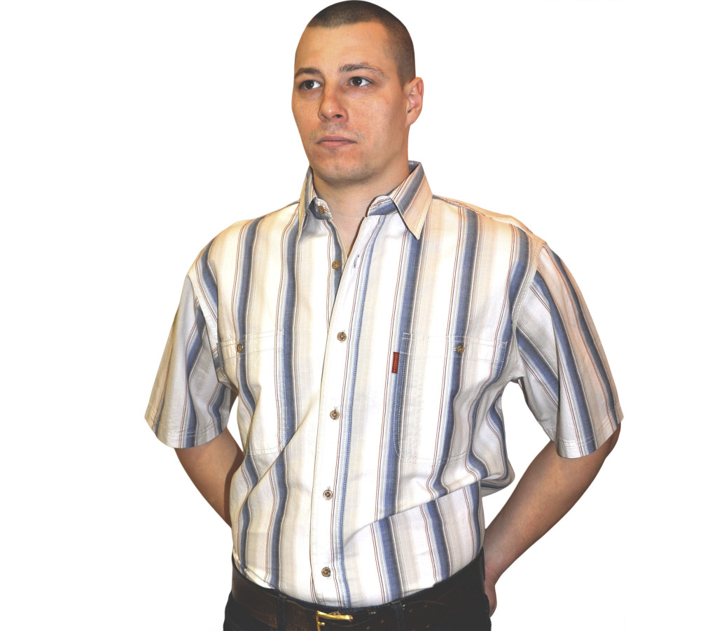 Рубашка белого цвета с синей полосой.  Размер от 46-48 до 54-56