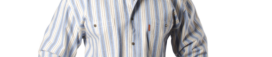 Мужская рубашка с длинным рукавом в крупную бежевую и синюю полосу.