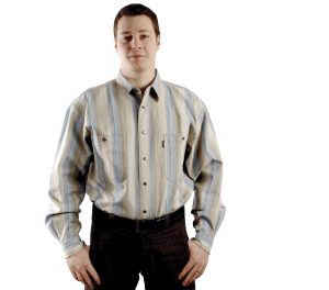 Рубашка с длинным рукавом в крупную голубую и бежевую полоску.   Размер