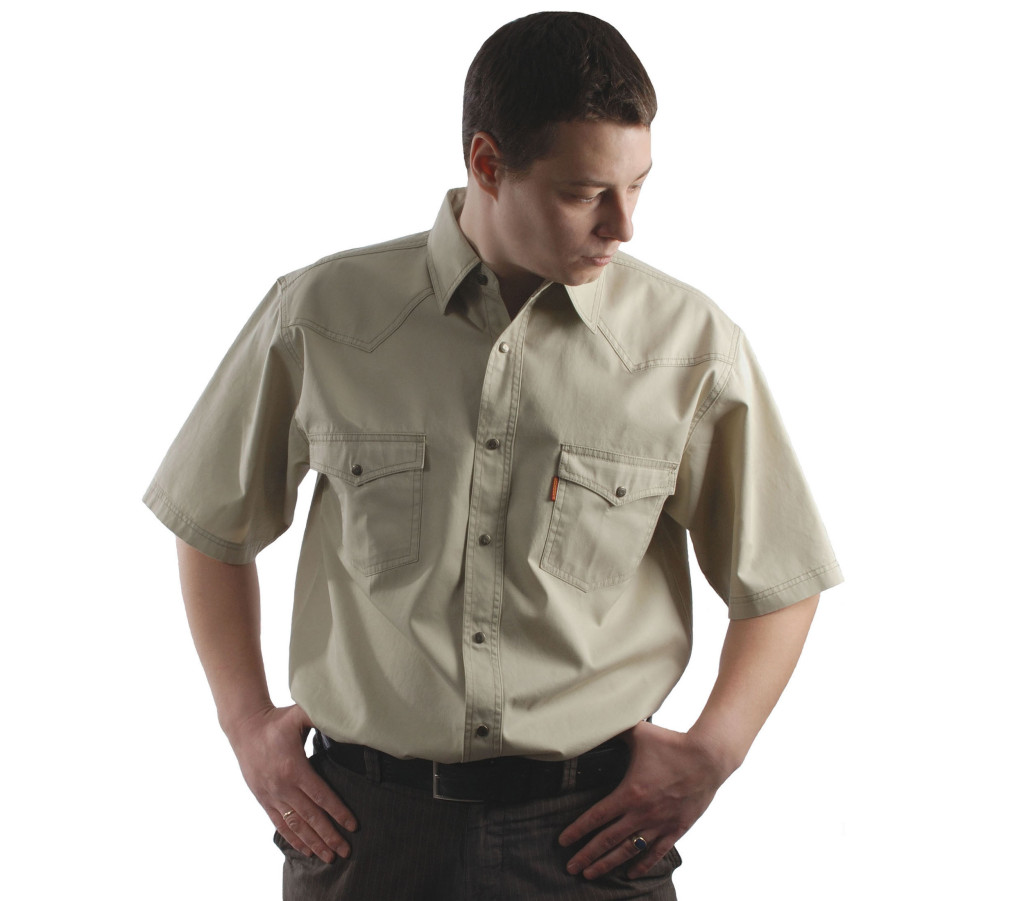 Джинсовая рубашка бежевого цвета.  Размера от 46-48 до 54-56 свободного кроя
