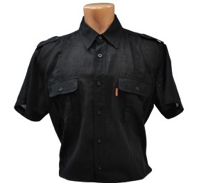 Мужская рубашка черного цвета из тонкого материала,