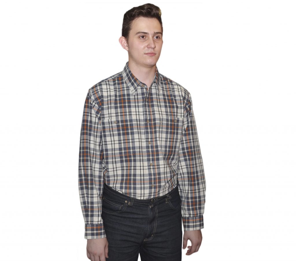 Мужская рубашка в бежево серую среднюю клетку с оранжевой полосой. Модель свободного кроя, с двумя вместительными карманами. Толщина материи 16.