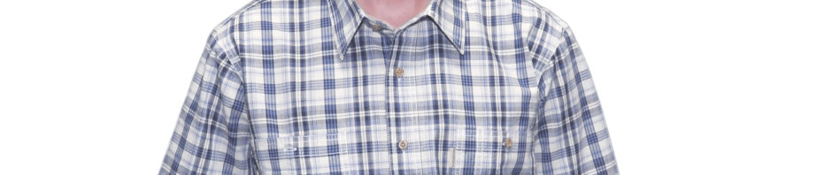 Мужская рубашка сероватого цвета в среднюю синюю клетку