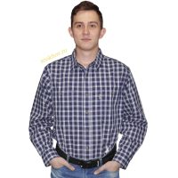 Рубашка в среднюю синюю клетку на белом фоне с тонкой красной полосой.  Модель свободного кроя с двумя большими карманами на пуговицах.