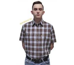Мужская рубашка в крупную бордово-желтую клетку. Модель свободного кроя с двумя большими карманами. Толщина материи 32.
