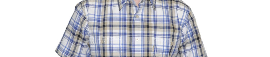 Мужская рубашка в крупную клетку голубого и бежевого цвета. Модель свободного кроя с двумя большими карманами. Толщина материи 32.