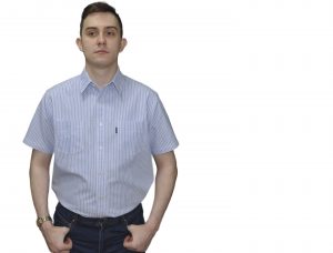 Стильная модель рубашки из хлопка голубого цвета в белую полоску.